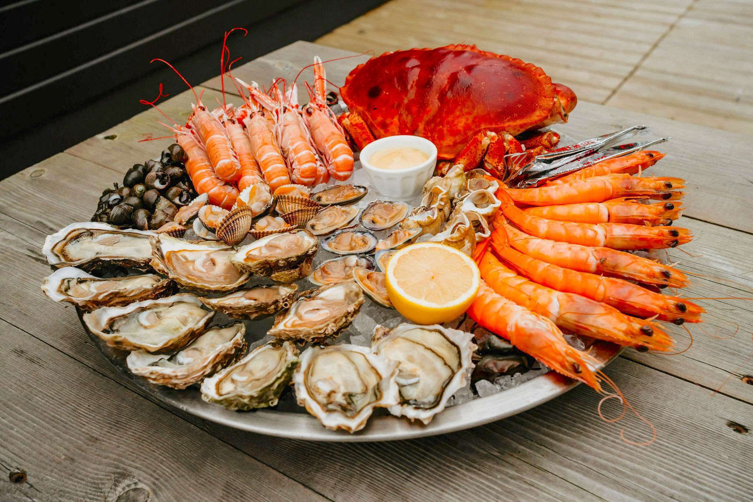 Huîtres langoustines crevettes tourteaux