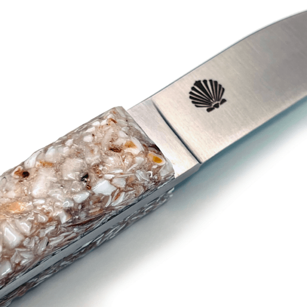 Couteau à Huîtres avec manche en coquilles recyclées (série limitée) - La  Maison Quintin